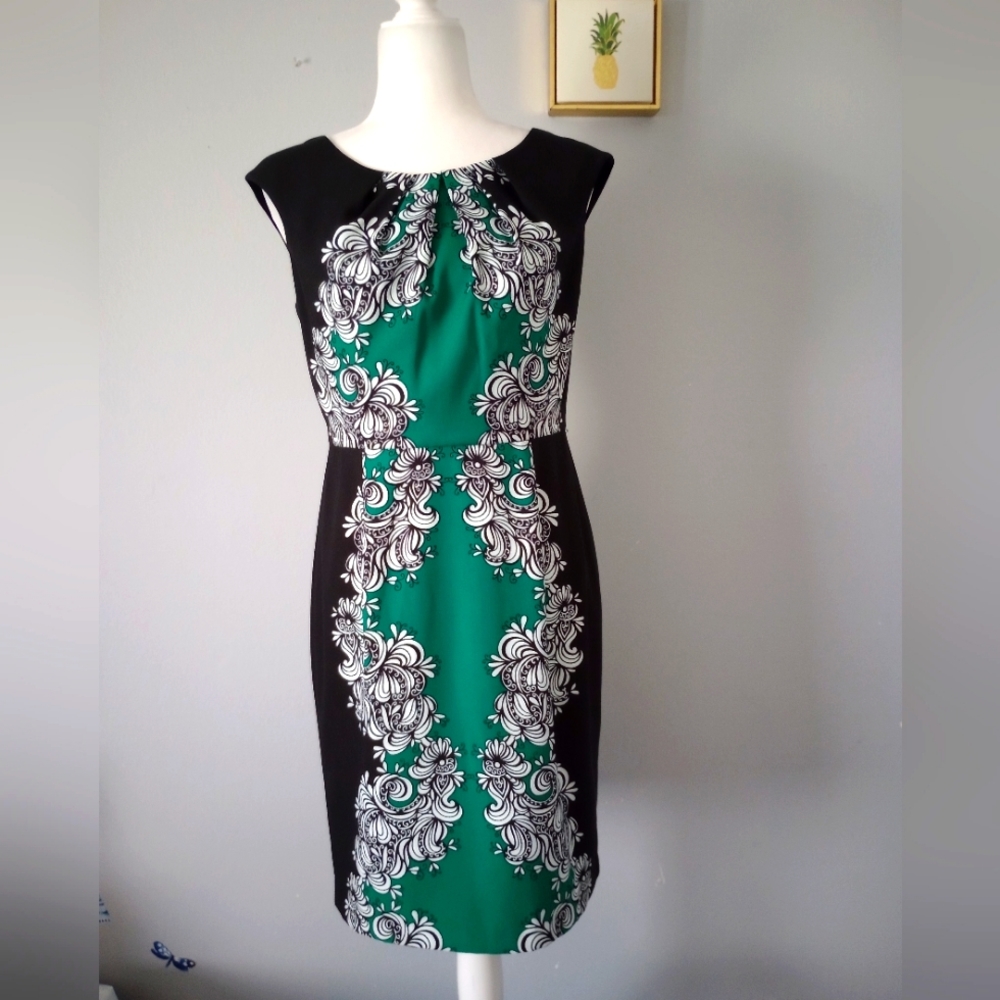 Dress style shift London Times   8P  Sleevese  Green excellent condition